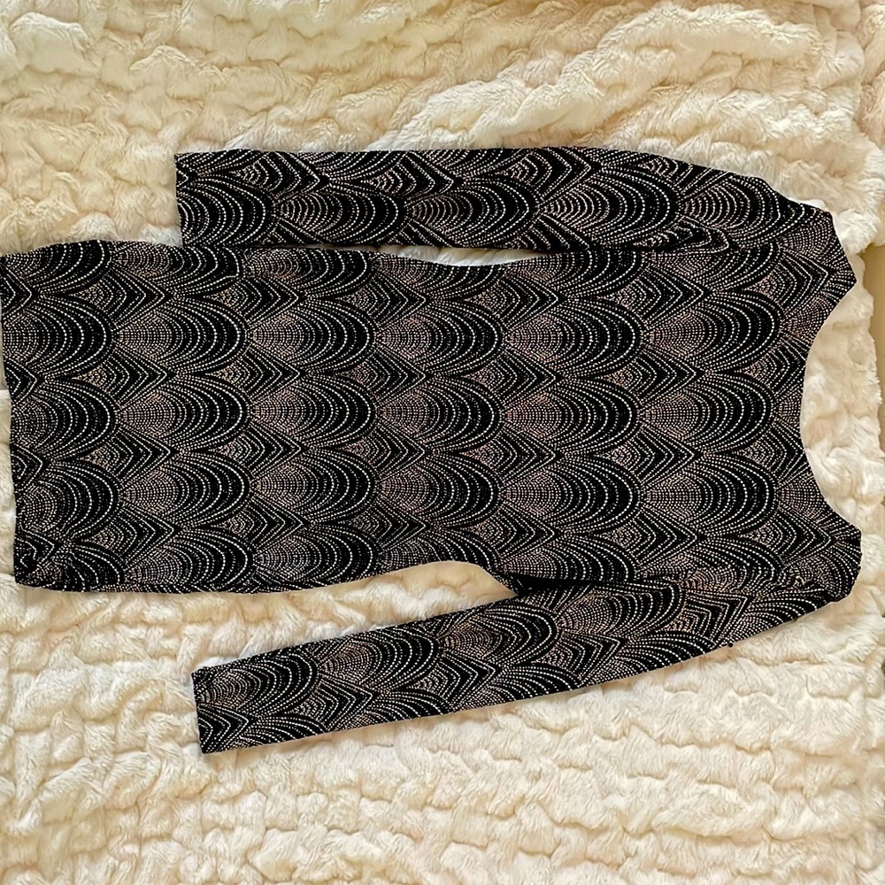 Beautiful, sparkling, short, form fitting dress. Backless.